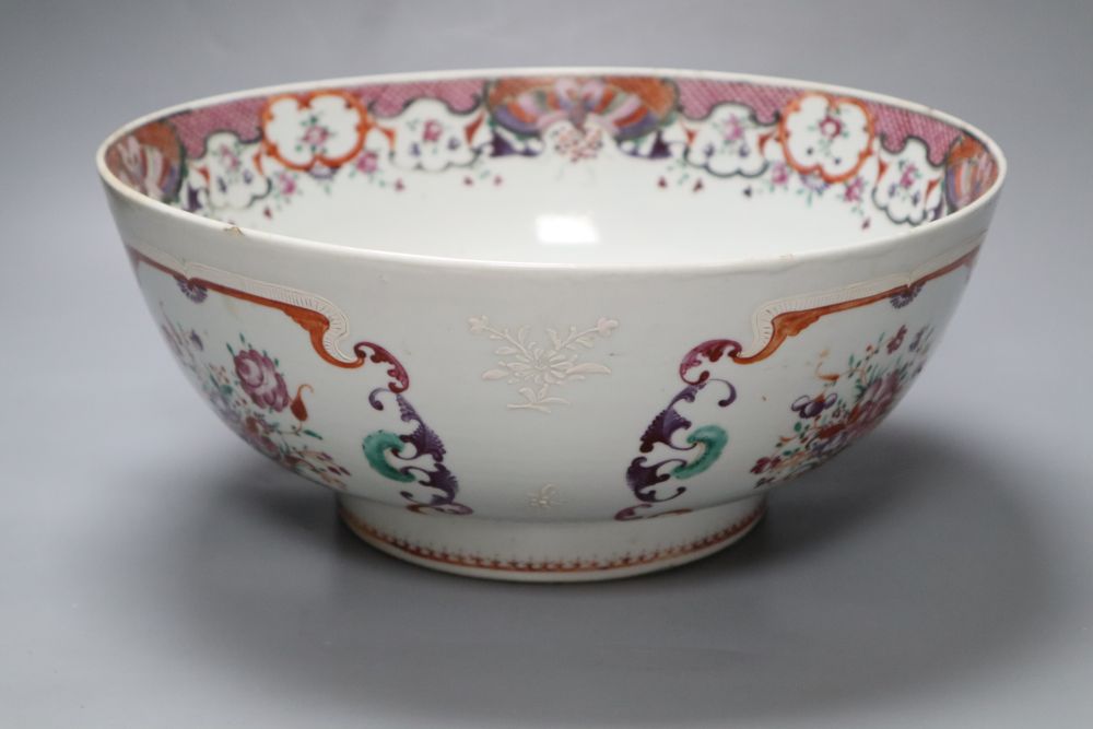 An 18th century Chinese export famille rose bowl, Qianlong